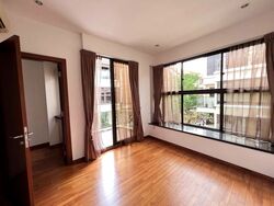 Holland Link (D10), Terrace #503549101